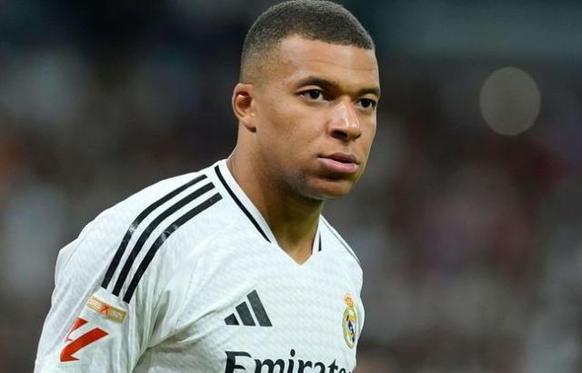 Kylian Mbappé dénonce une "fake news"