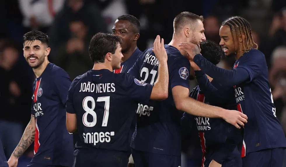 PSG vs Strasbourg : Paris triomphe 4-2 et reprend la tête de la Ligue 1