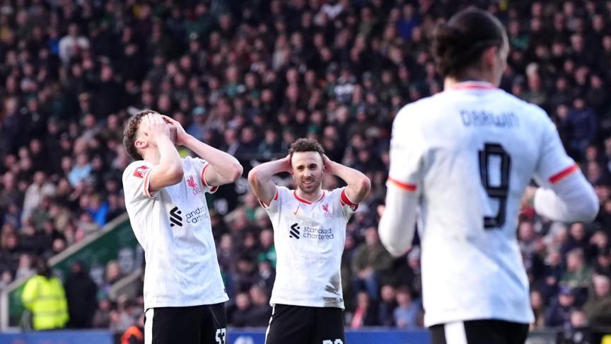 Les 9 faits marquants du dimanche en Europe : Liverpool sombre, Strasbourg brille, Xavi Simons et Sesko en feu
