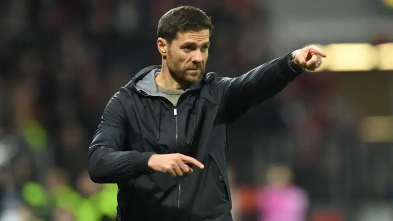 Real Madrid : un cadre français déjà poussé vers la sortie par Xabi Alonso