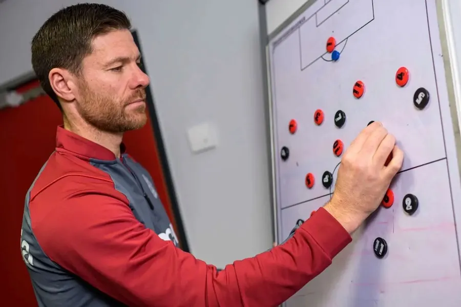 Real Madrid : Xabi Alonso cible déjà quatre recrues pour remodeler son milieu