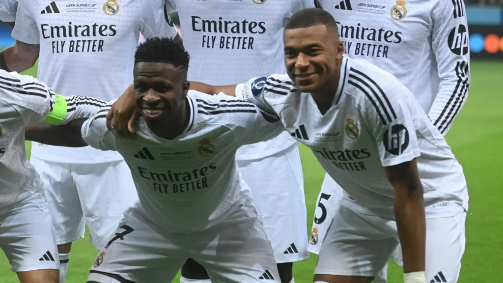 Mbappé – Vinicius : un duo d’or ou un pari risqué pour l’avenir du Real Madrid ?